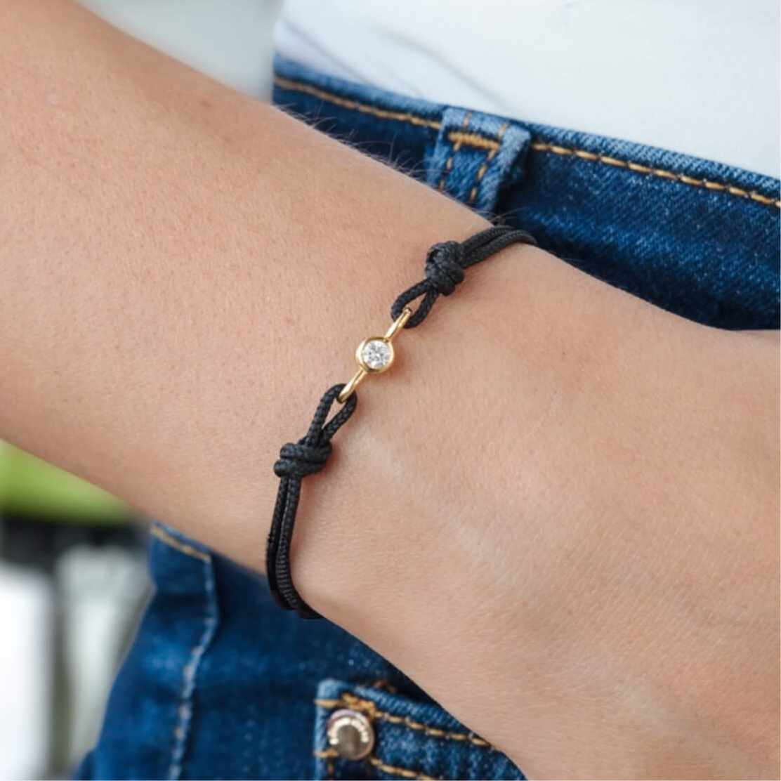 EIEN Joy Beat bracelet with black double cord and lab-grown diamond in 18k vermeil, minimalist chic.