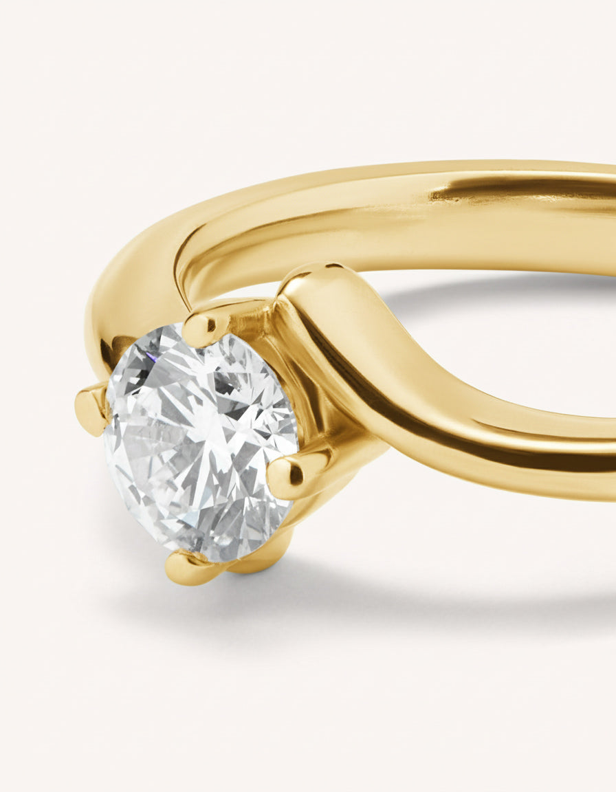 Ava - Anillo Solitario en Oro Amarillo