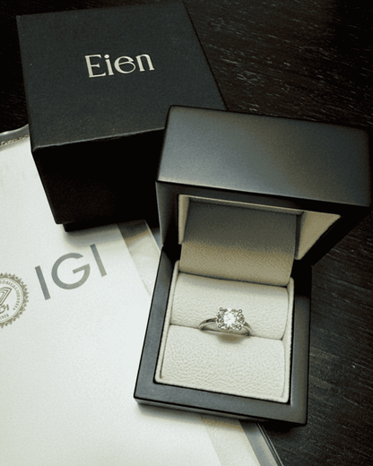 Simone- Anillo Solitario Oval en Oro Amarillo