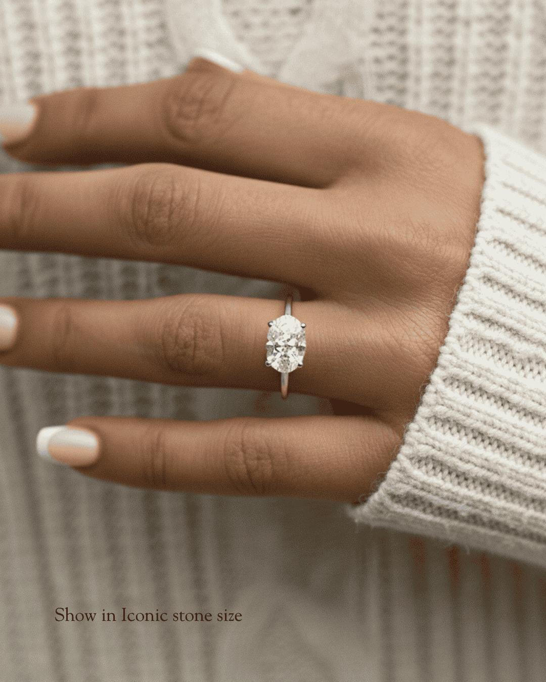 Anillo Simone de EIEN con diamante oval en orientación East–West, engastado en oro de 18 quilates. Diseño contemporáneo con diamante lab-grown certificado 